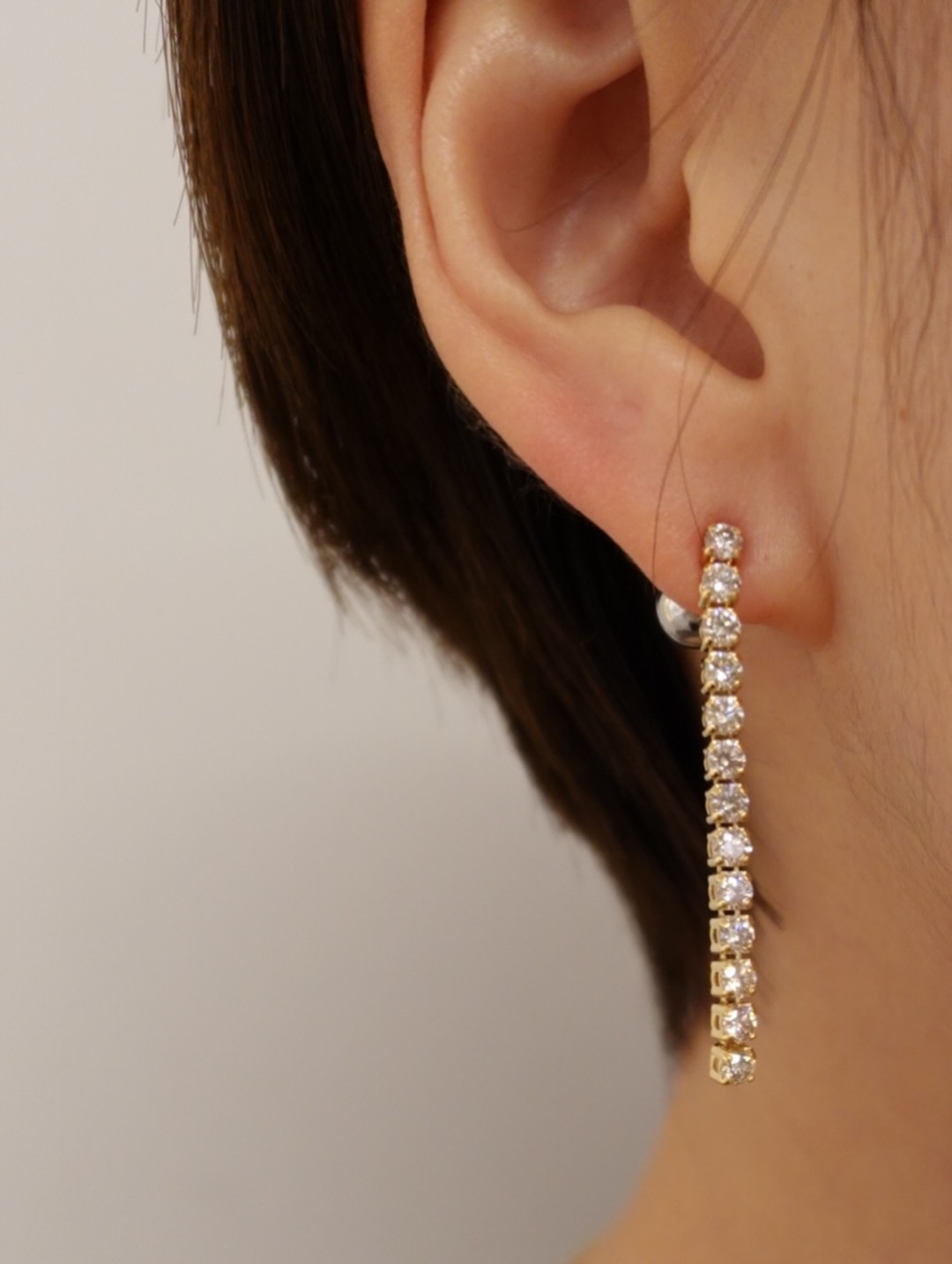 横顔まで美しく。K18ダイヤモンドピアス