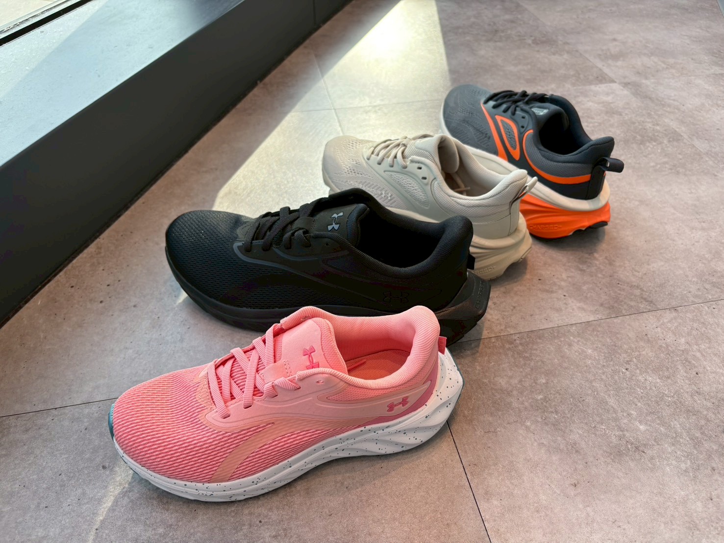 ★NEW★ UNDER ARMOUR ランニングシューズ