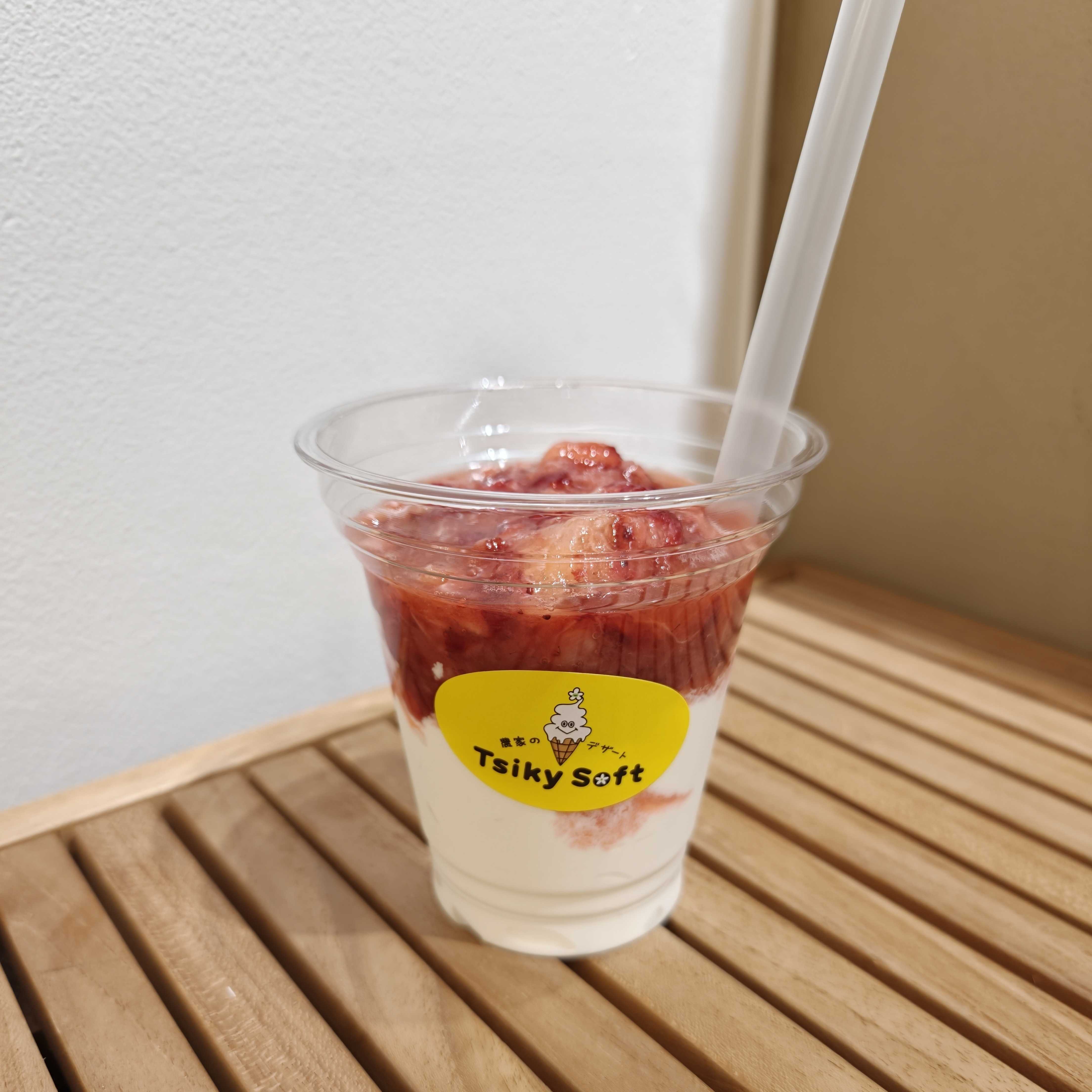 農園の【いちごいっぱいシェイク】 今が旬です!