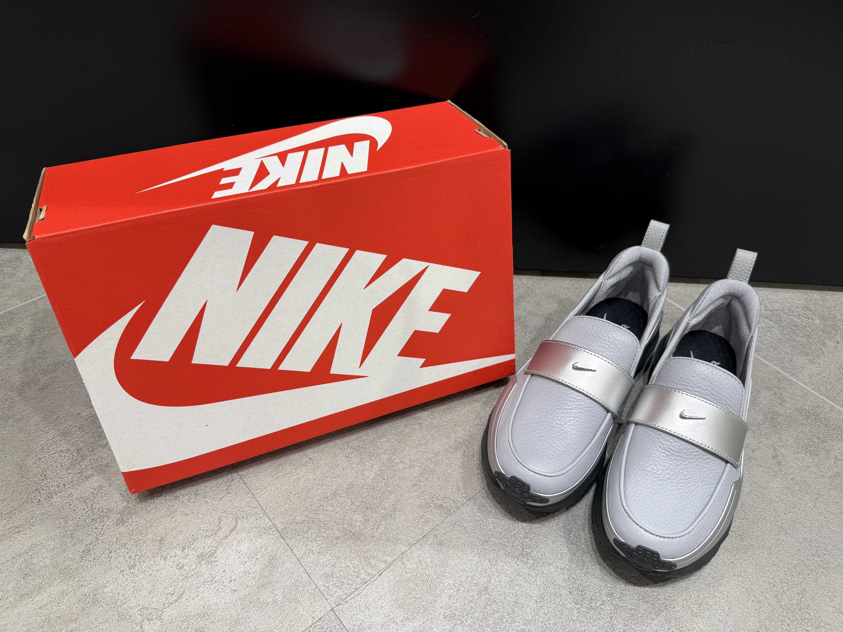 ★NEW★ NIKE スニーカーローファー入荷しました!